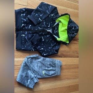 Nike Black and Gray Sweatshirt with Geometric Print with sweatpants